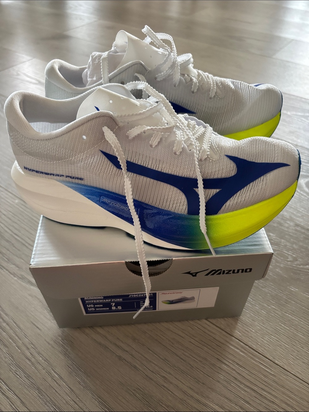 Mizuno White Running Shoes with Blue Logo and Neon Yellow Accent